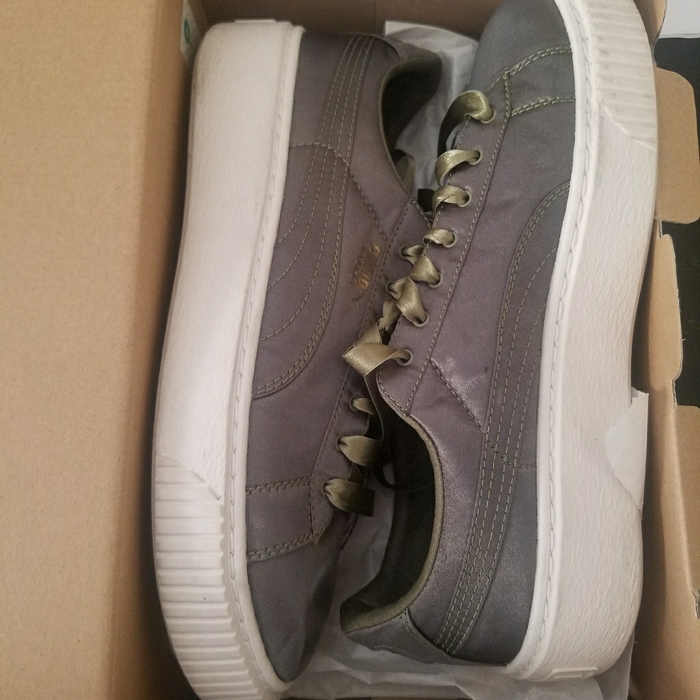 Size 8.5 Platform Pumas